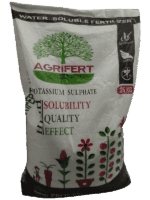 کود سولفات پتاسیم اگریفرت مکزیک کود سولفات پتاسیم اگریفرت مکزیک یکی از محصولات برجسته در حوزه کشاورزی است که با تأمین دو عنصر کلیدی پتاسیم و گوگرد، نقش مهمی در بهبود رشد، کیفیت و مقاومت گیاهان ایفا می‌کند. این کود با خلوص بالا و حلالیت عالی، برای انواع کشت‌های زراعی، باغی، گلخانه‌ای و حتی گیاهان آپارتمانی مناسب است.
